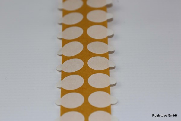 Bild von F22401 doppelseitige Klebepunkte, stark/stark, 15 mm rund mit Lasche, Acrylatkleber, 0,11 mm Dicke, 5.000 Stück pro Rolle